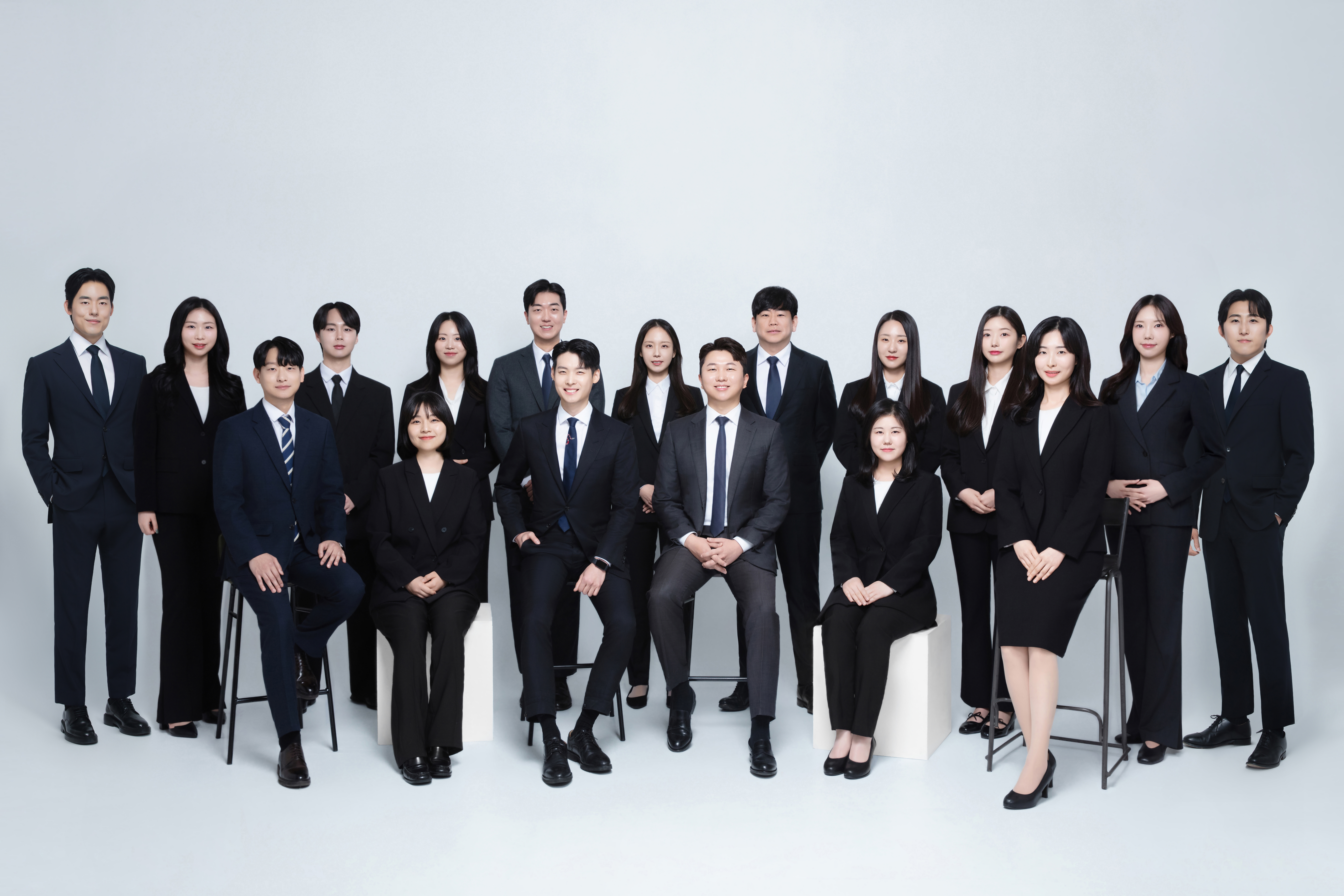 디센트법률사무소의 단체 사진