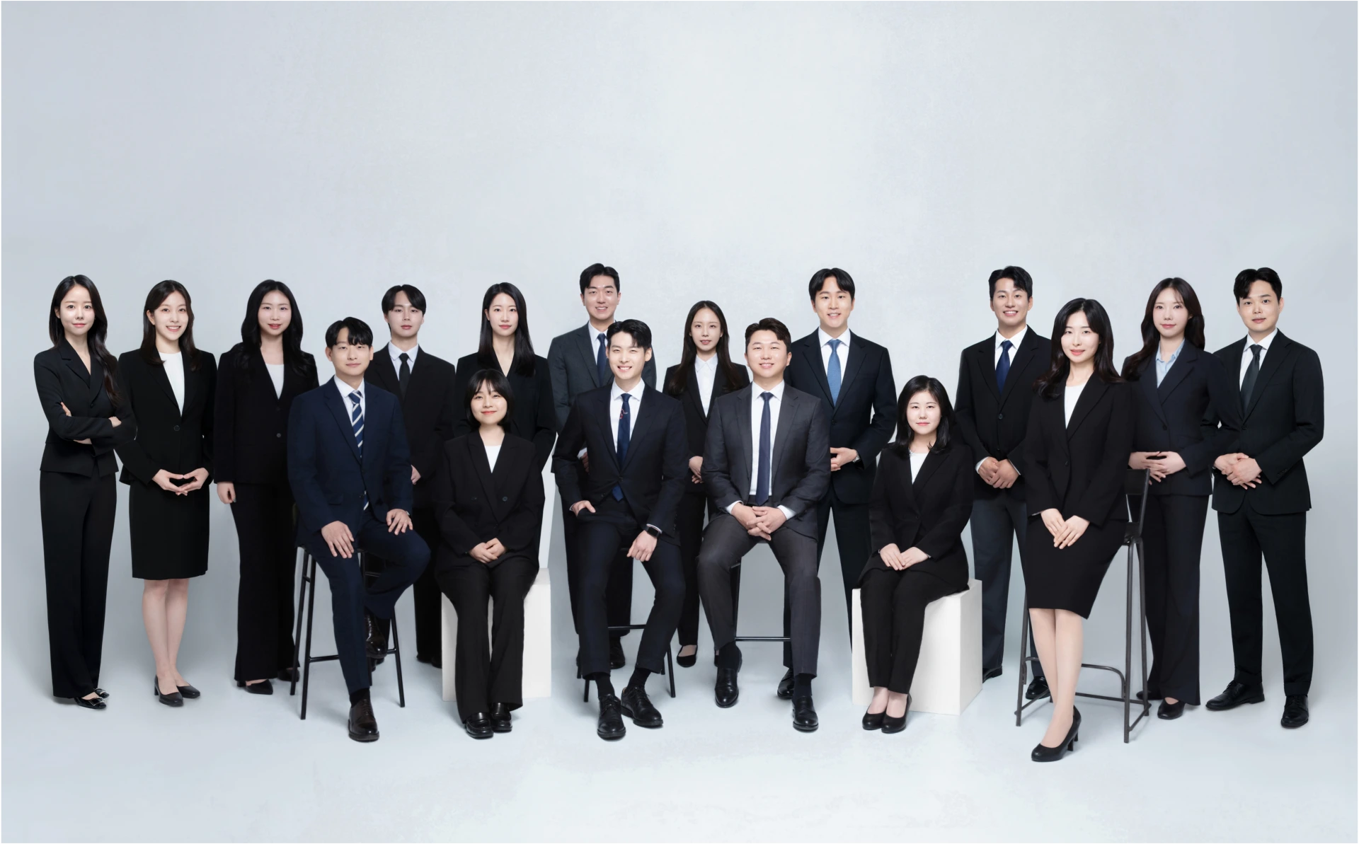 디센트 법률사무소 변호사 및 구성원 전체 단체사진